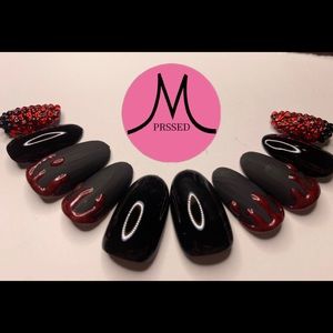 Black & Red press ons